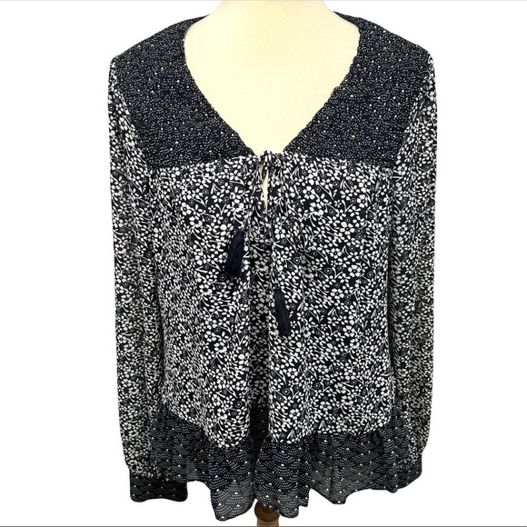 Tularosa Harrison Boho Navy & White Tassel Tie Printed Top - Picture 5 of 14